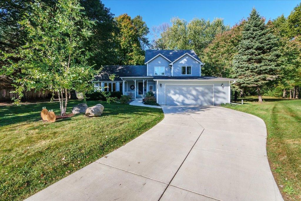 1045 Crest Ridge Court, Mound, MN 55364