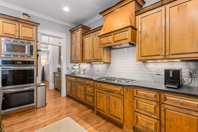 280 Sutherland NE Place, Atlanta, GA 30307