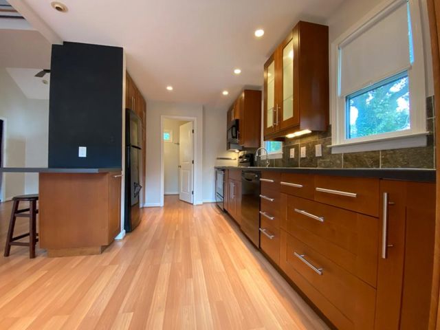 280 Sutherland NE Place, Atlanta, GA 30307