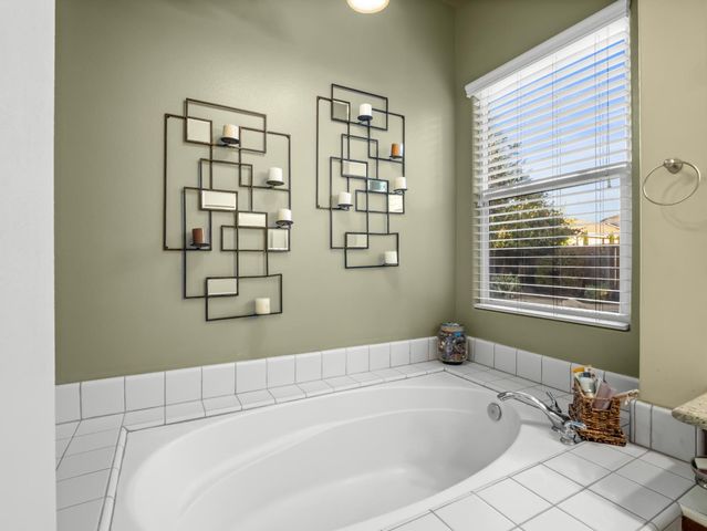 534 Heritage Avenue, Clovis, CA 93619