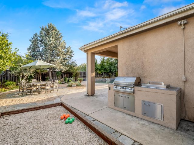 534 Heritage Avenue, Clovis, CA 93619