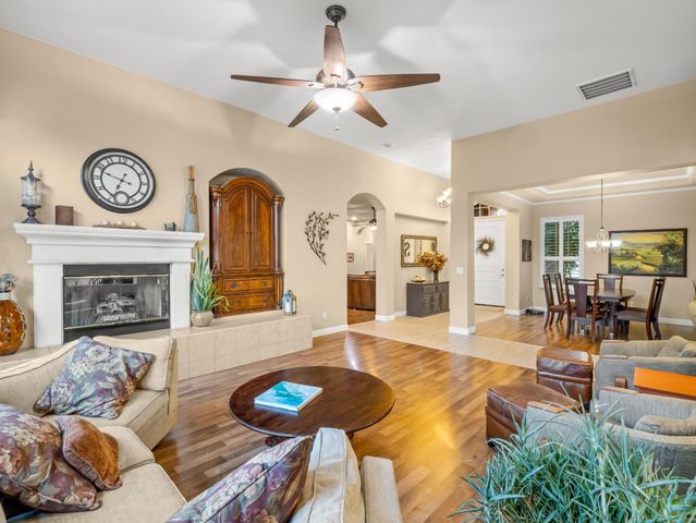 534 Heritage Avenue, Clovis, CA 93619