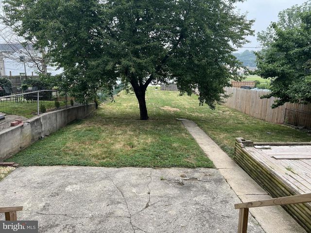 43 S EAST ST, Spring Grove, PA 17362