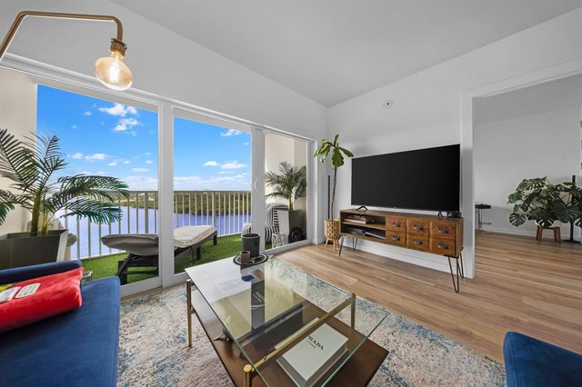 300 Bayview Drive 1614, Sunny Isles Beach, FL 33160