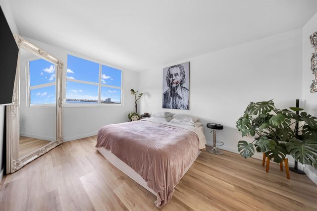 300 Bayview Drive 1614, Sunny Isles Beach, FL 33160