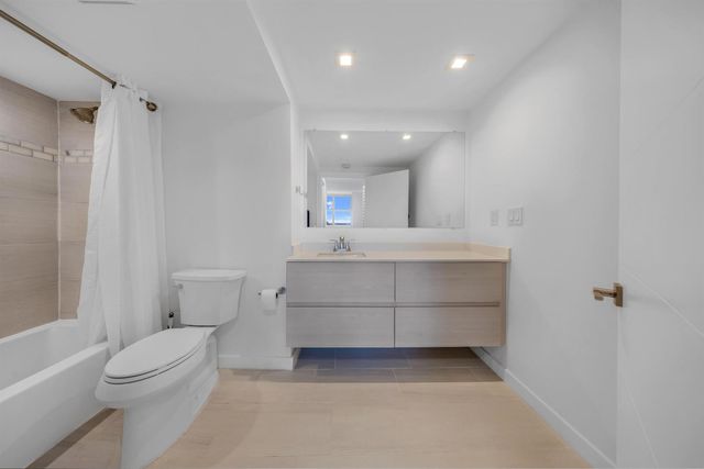 300 Bayview Drive 1614, Sunny Isles Beach, FL 33160