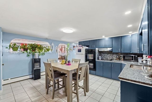 21 Spring St, Webster, MA 01570