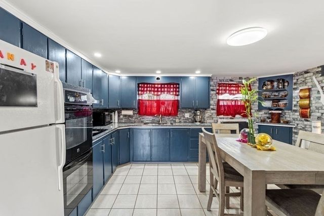 21 Spring St, Webster, MA 01570