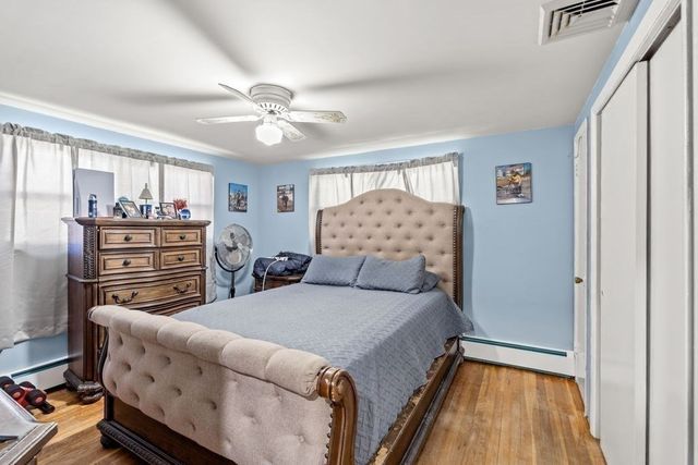 21 Spring St, Webster, MA 01570