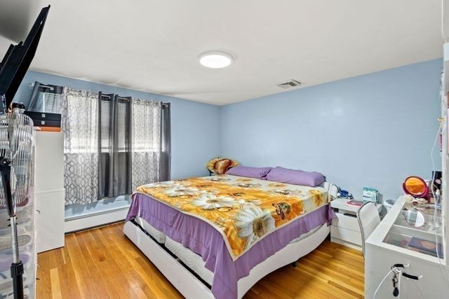 21 Spring St, Webster, MA 01570