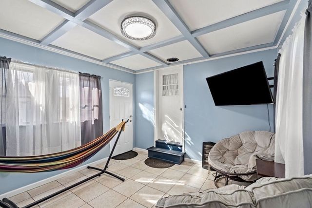 21 Spring St, Webster, MA 01570