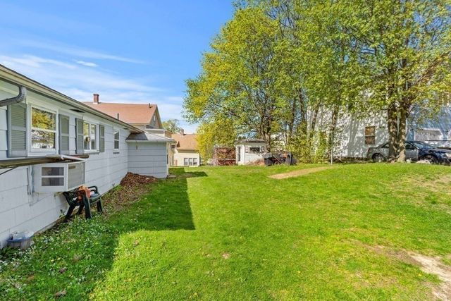 21 Spring St, Webster, MA 01570