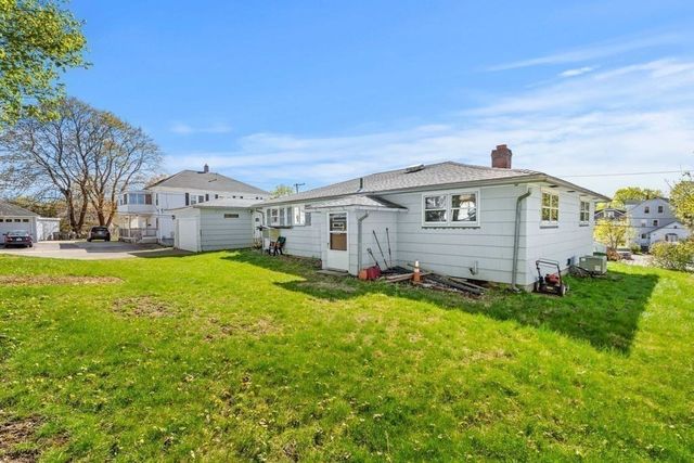 21 Spring St, Webster, MA 01570