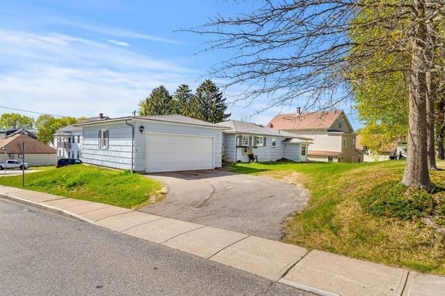 21 Spring St, Webster, MA 01570