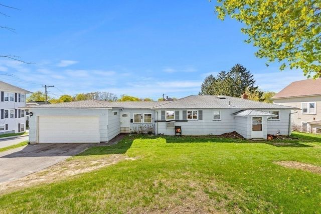21 Spring St, Webster, MA 01570