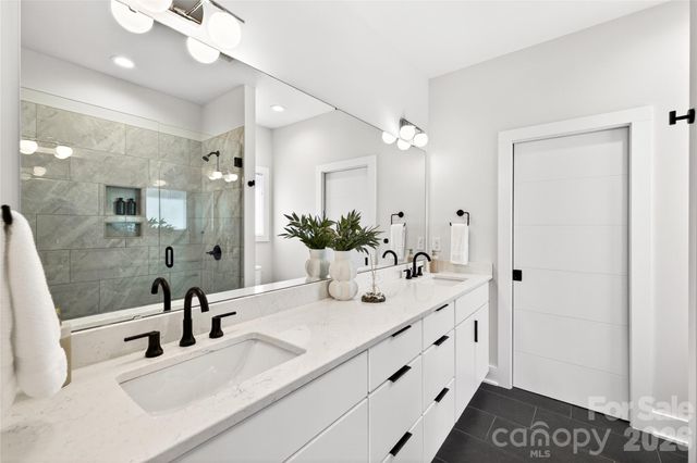 5044 Double Lakes Drive, Charlotte, NC 28212