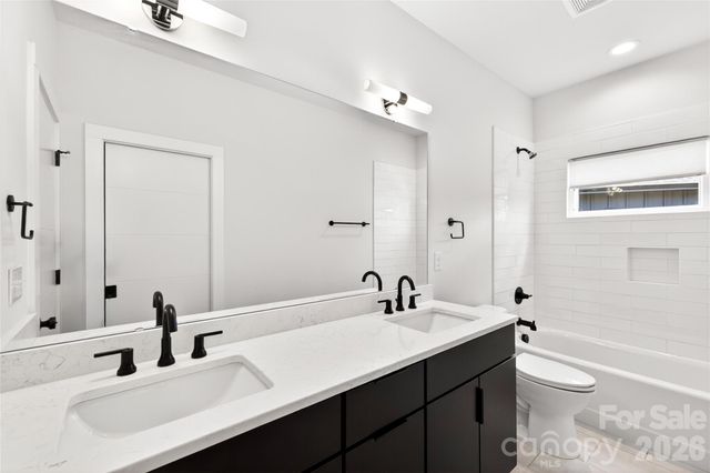 5044 Double Lakes Drive, Charlotte, NC 28212