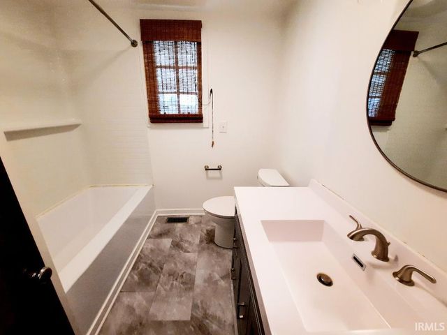 3700 W Fleetwood Drive, Muncie, IN 47302