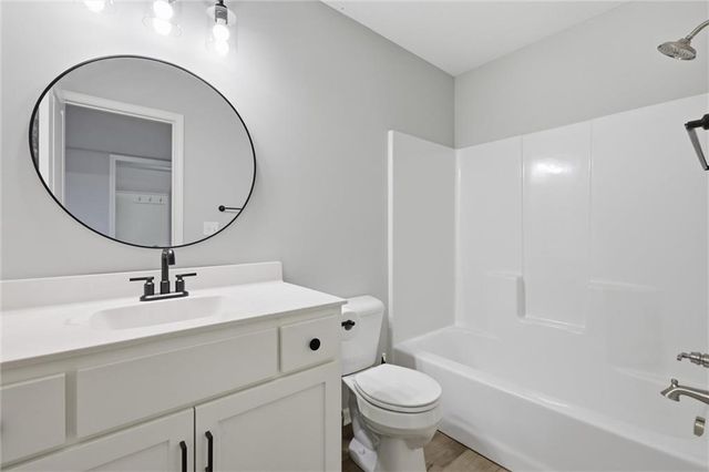 20705 Copper Creek Drive, Peculiar, MO 64078