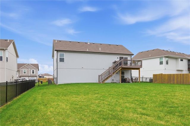 20705 Copper Creek Drive, Peculiar, MO 64078