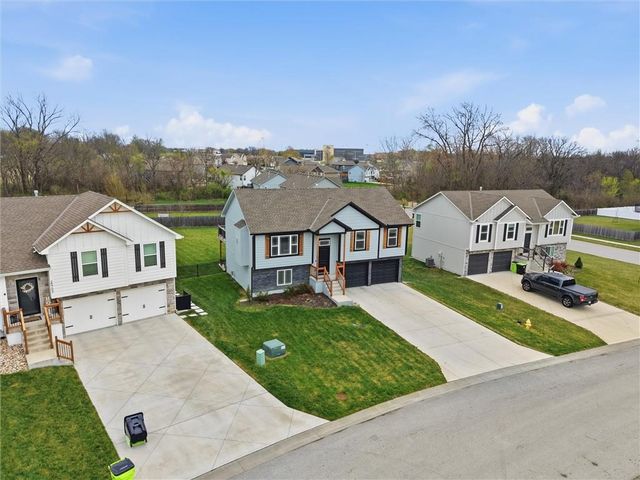 20705 Copper Creek Drive, Peculiar, MO 64078