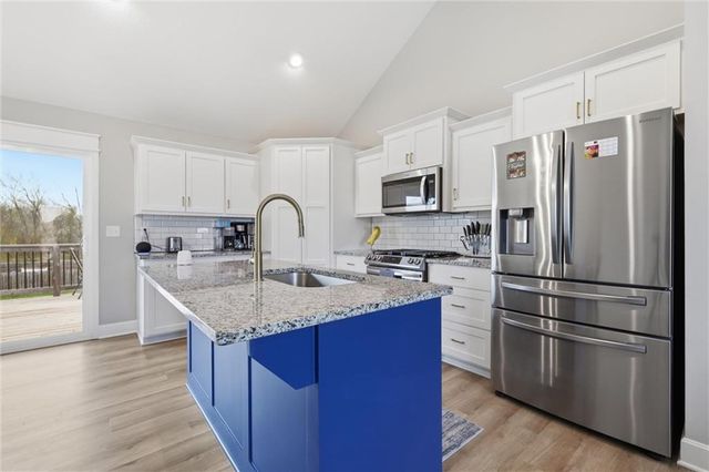 20705 Copper Creek Drive, Peculiar, MO 64078