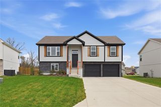 20705 Copper Creek Drive, Peculiar, MO 64078