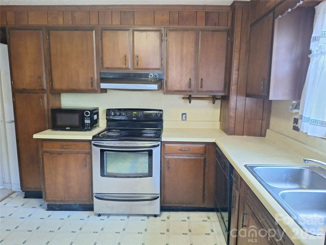 16 Shannon Drive, Asheville, NC 28803