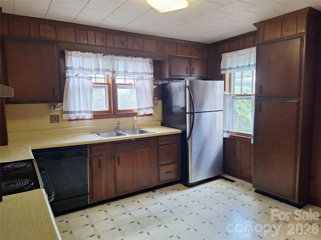 16 Shannon Drive, Asheville, NC 28803
