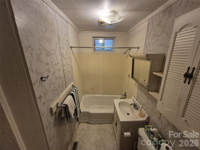 16 Shannon Drive, Asheville, NC 28803
