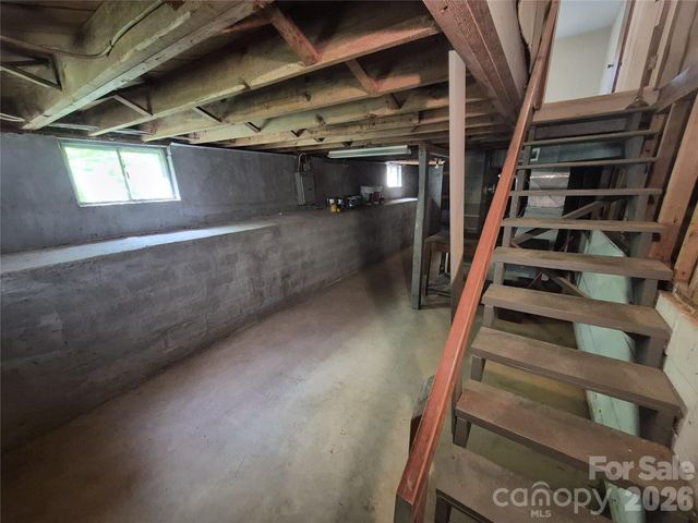 16 Shannon Drive, Asheville, NC 28803
