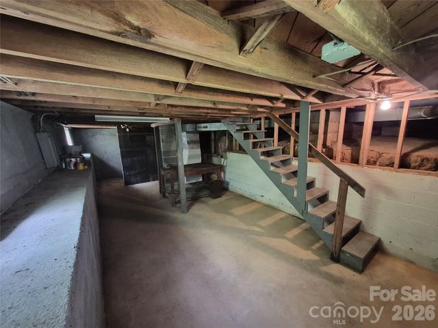 16 Shannon Drive, Asheville, NC 28803