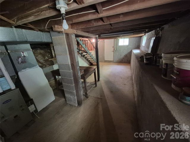 16 Shannon Drive, Asheville, NC 28803