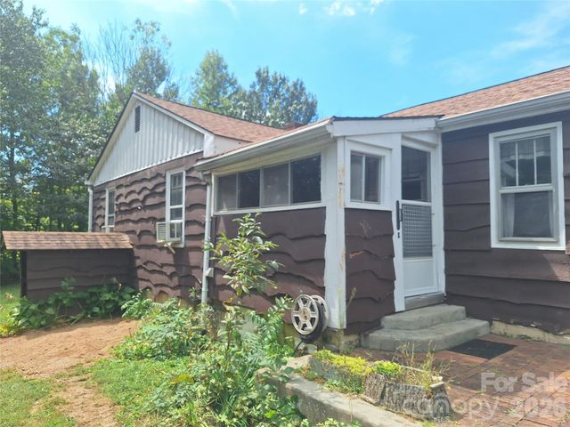 16 Shannon Drive, Asheville, NC 28803