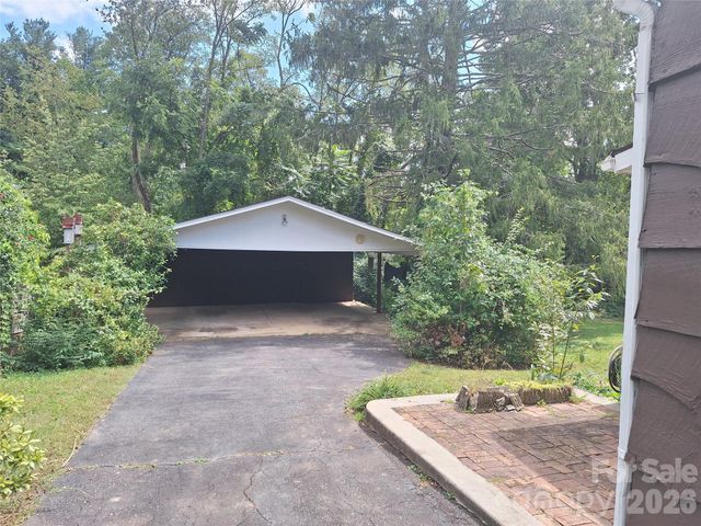 16 Shannon Drive, Asheville, NC 28803