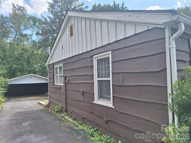 16 Shannon Drive, Asheville, NC 28803