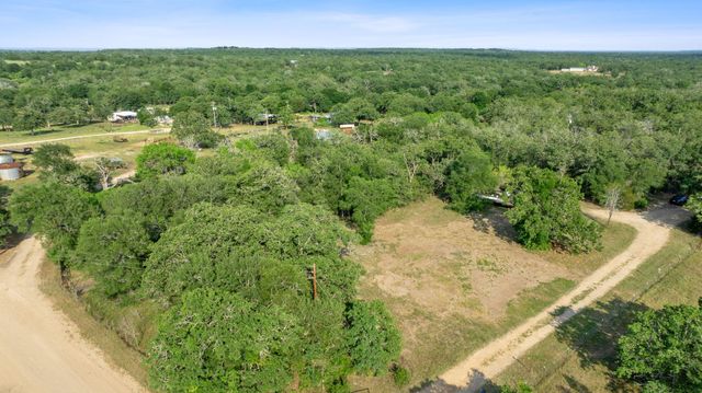 465 Catfish LN, Lockhart, TX 78644