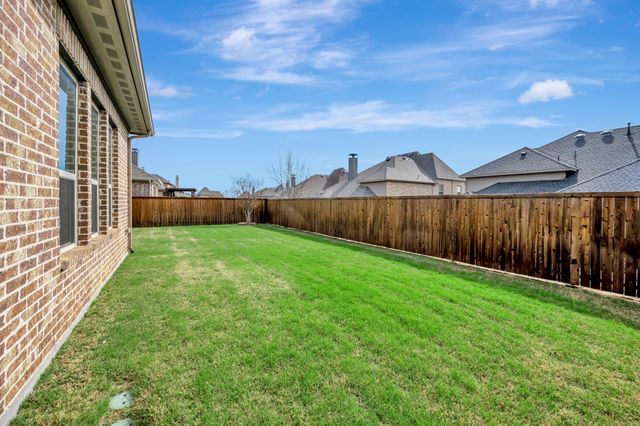 1052 Highpoint Way, Roanoke, TX 76262