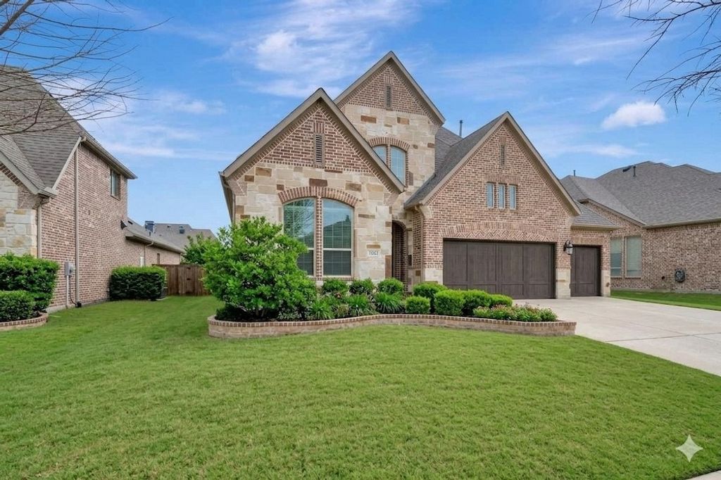 1052 Highpoint Way, Roanoke, TX 76262