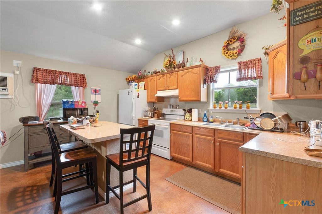 Image 6 of property listing at 11300 Fm 581, Lometa, TX 76853