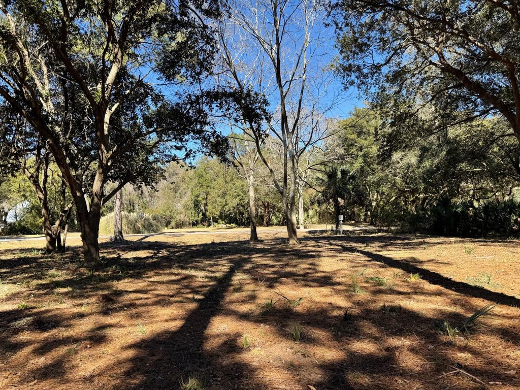 Image 10 of property listing at 32 Marsh Aire Lane, Edisto Island, SC 29438