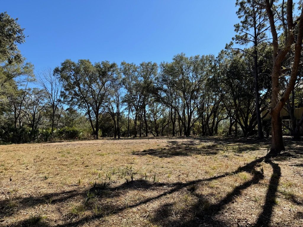 Image 11 of property listing at 32 Marsh Aire Lane, Edisto Island, SC 29438