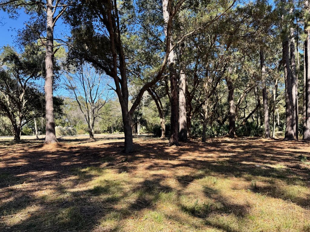 Image 12 of property listing at 32 Marsh Aire Lane, Edisto Island, SC 29438