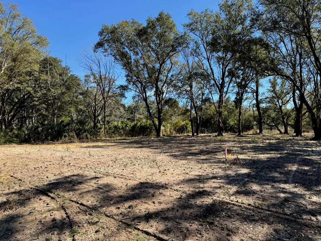 Image 19 of property listing at 32 Marsh Aire Lane, Edisto Island, SC 29438