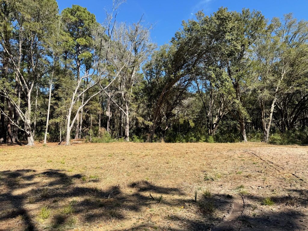 Image 20 of property listing at 32 Marsh Aire Lane, Edisto Island, SC 29438