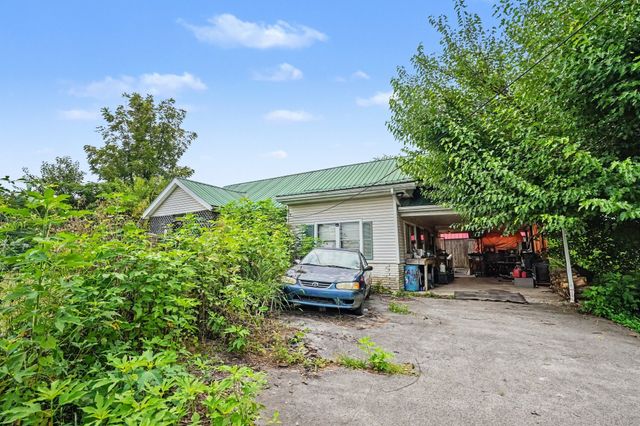 9105 Old Highway 52, Westmoreland, TN 37186