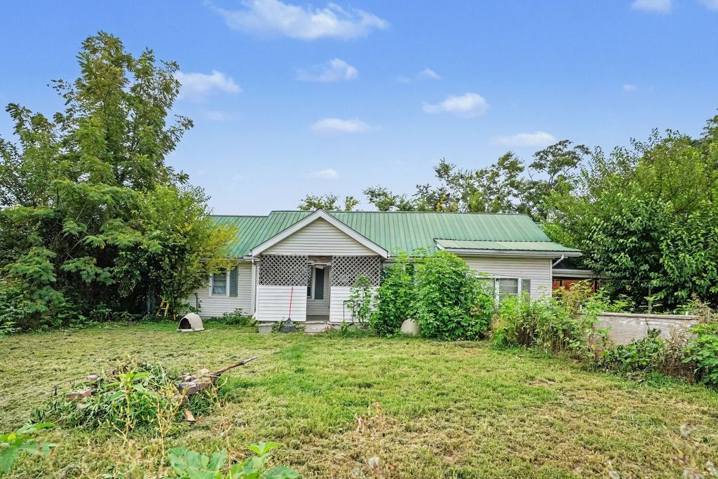 9105 Old Highway 52, Westmoreland, TN 37186