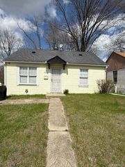 21562 W Davison Street, Detroit, MI 48223