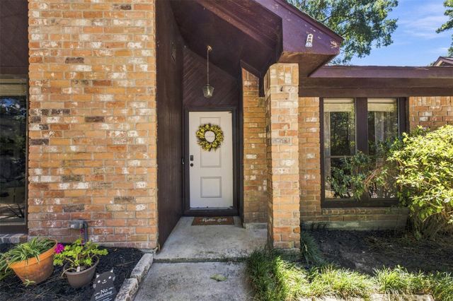 2218 Silver Falls Drive, Kingwood, TX 77339