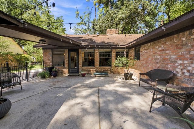 2218 Silver Falls Drive, Kingwood, TX 77339